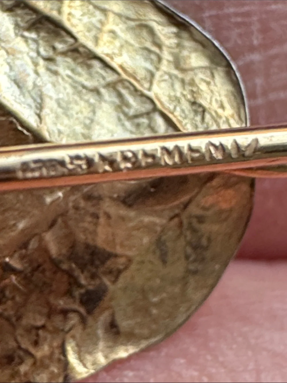 Krementz Leaf Pin